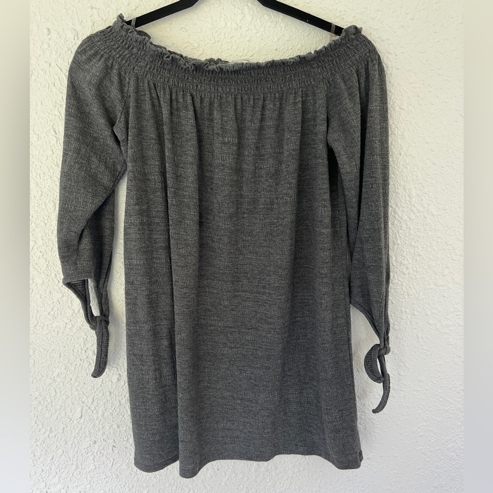 White House black market women’s off shoulder top, soft cozy, tie sleeve SZ S